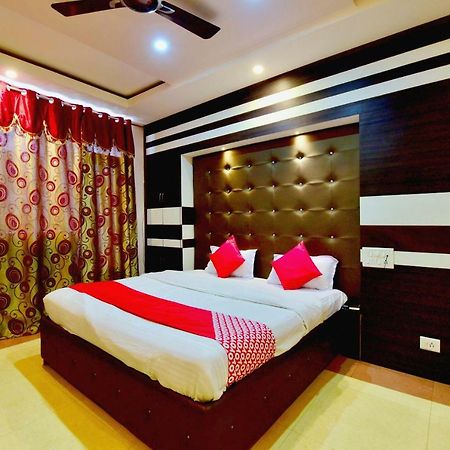 Oyo 26909 Hotel Paras Манди Экстерьер фото