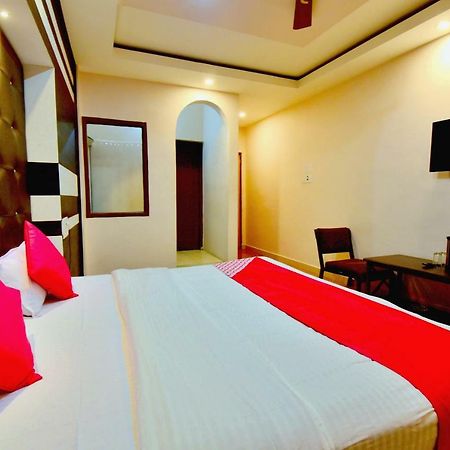 Oyo 26909 Hotel Paras Манди Экстерьер фото